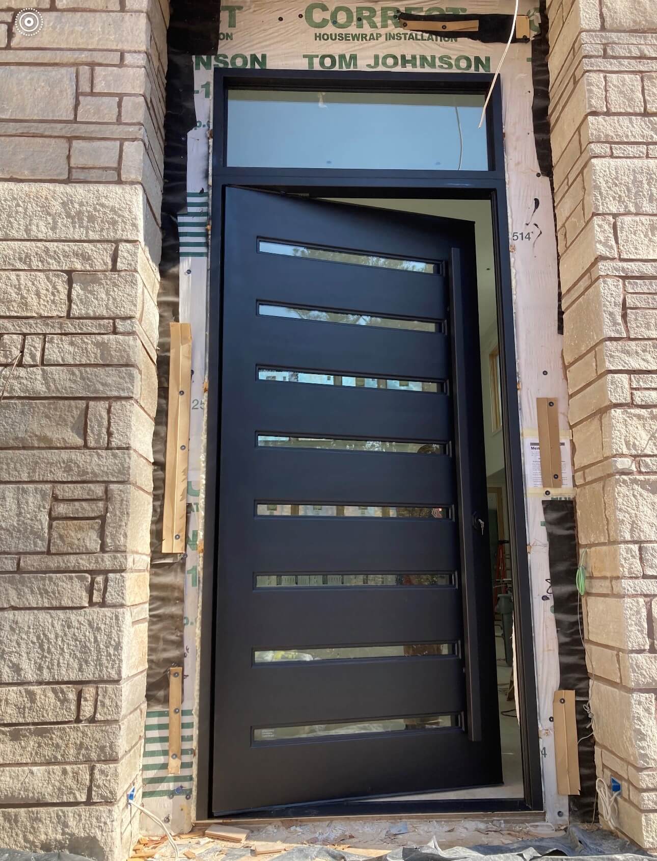 PS7025 – Pivot Door